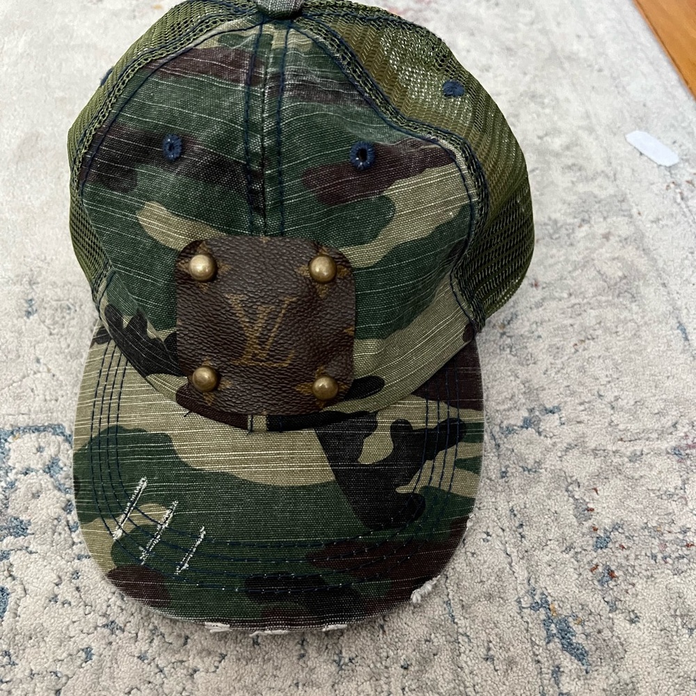 Womens camo baseball cap